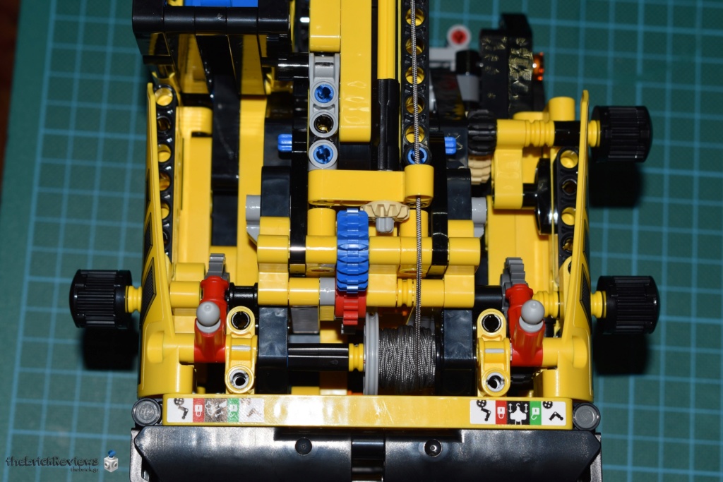 ThebrickReview: LEGO Technic 42108 Mobile Crane Dsc_0938