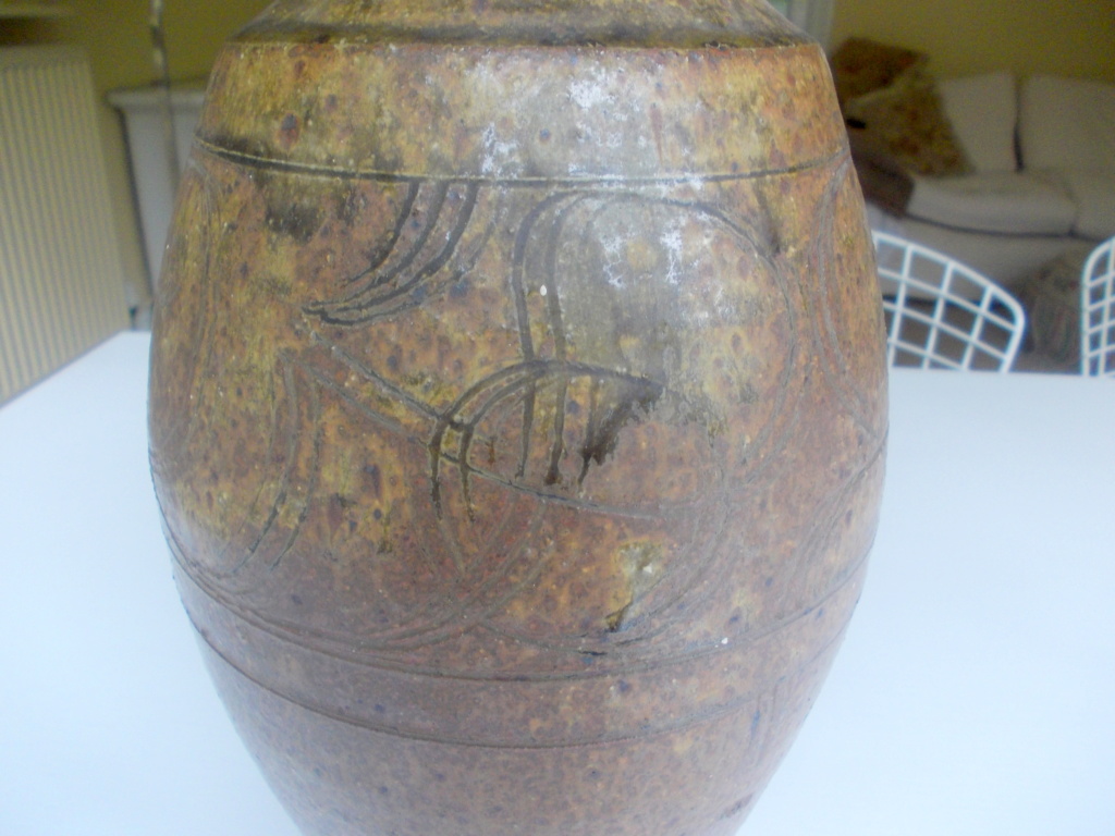 Large imposing studio pottery vase 11in unknowm mark Dscn0114