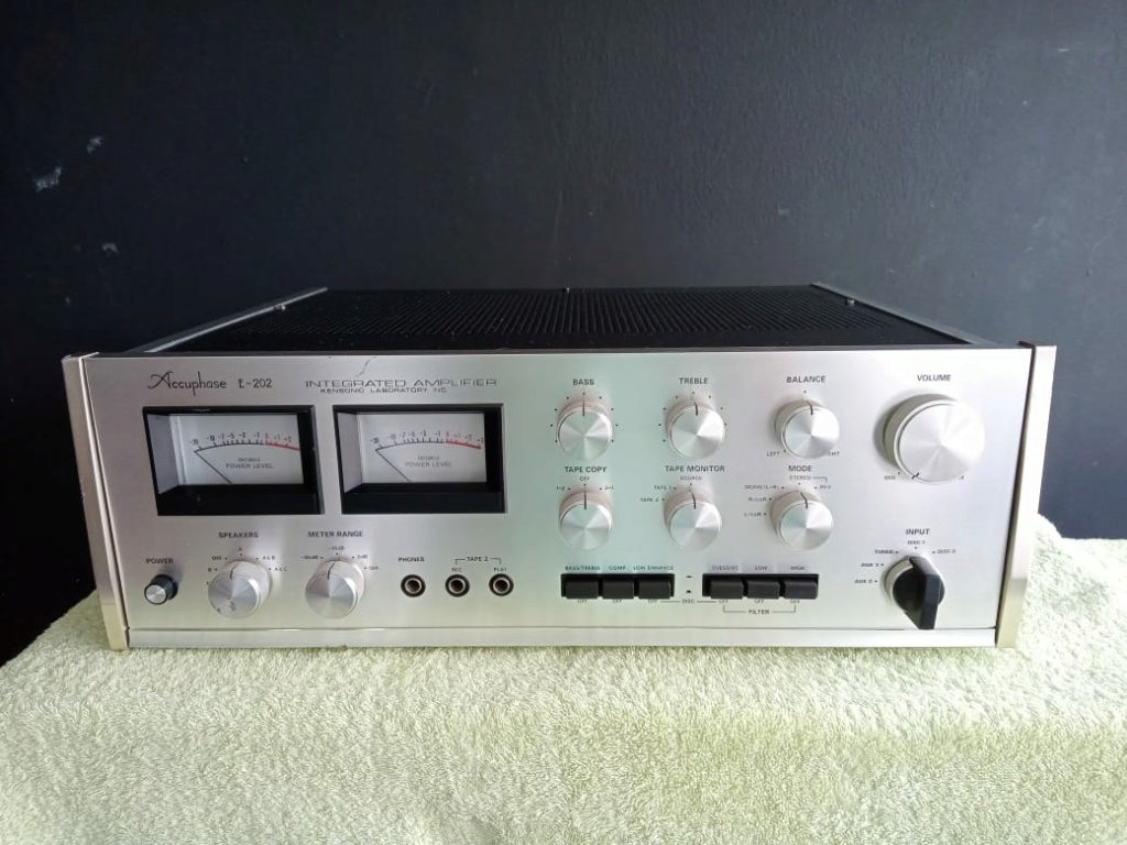 Accuphase E 202 Whats245