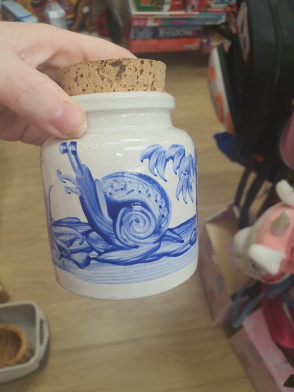 Any idea about this little pot? 20220820