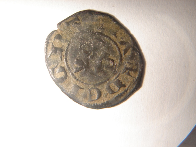Dinero de Raimundo III (Orange, 1335-1340 d.C) Dsc03711