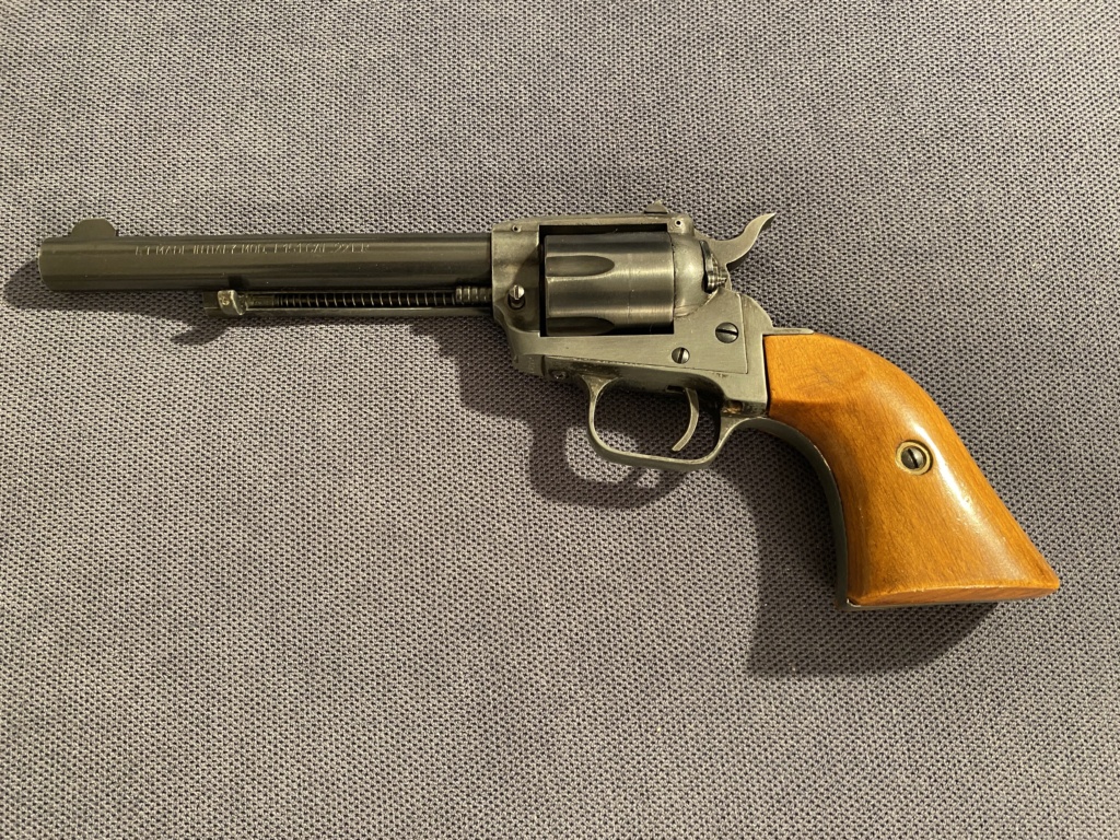 Colt 1873....en calibre .22 LR (réplique UBERTI) Img_1578