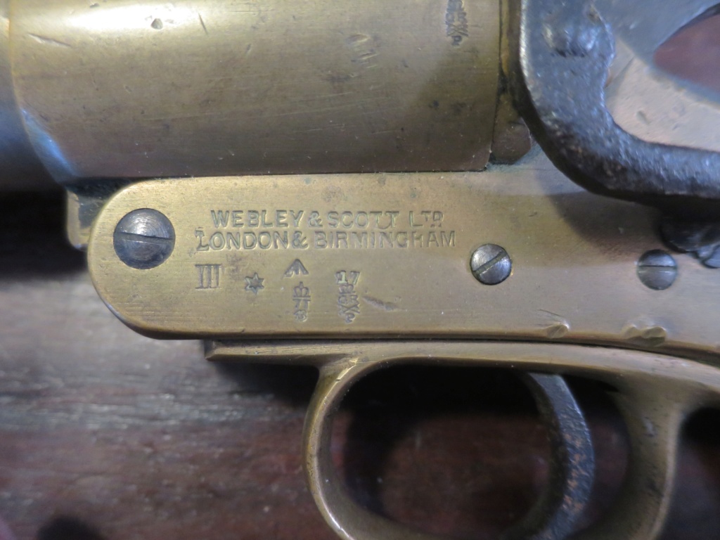 Pistolet Lance-fusée Webley-Scott Img_2051