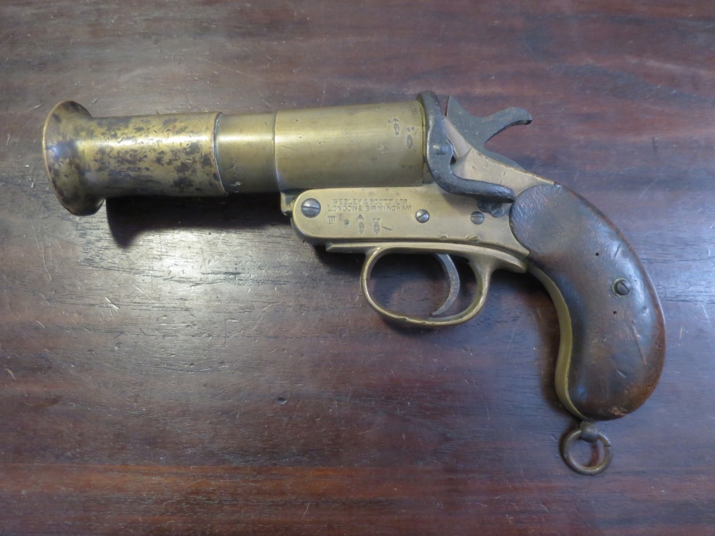 Pistolet Lance-fusée Webley-Scott Img_2052