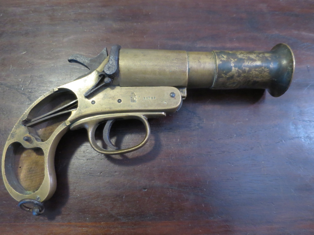 Pistolet Lance-fusée Webley-Scott Img_2054