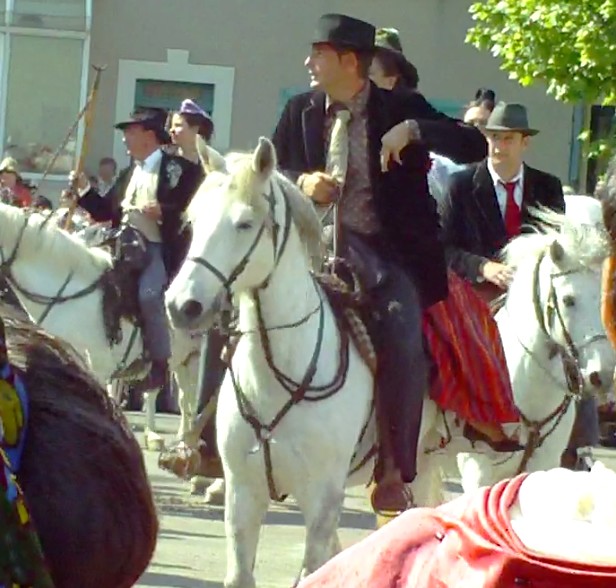 FETE DES GARDIANS ARLES 1er mai  Sans_t11