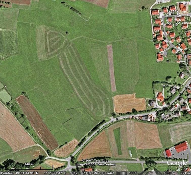 Les objets familiers vus sur Google Earth : écrous - tapis - planche... & caetera Torche10