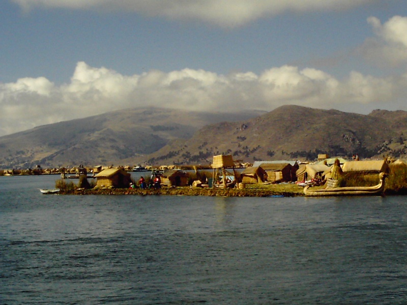 Lac Titicaca - Iles flottantes 11 08 Dcfc0045