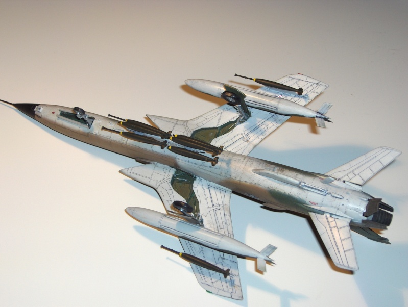 [Trumpeter] Republic F-105D Thunderchief 1/72 Hpim2414