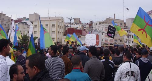 أمازيغ طنجة ينزلون بالألاف لنصرة شباب 20 فبراير Tanger10