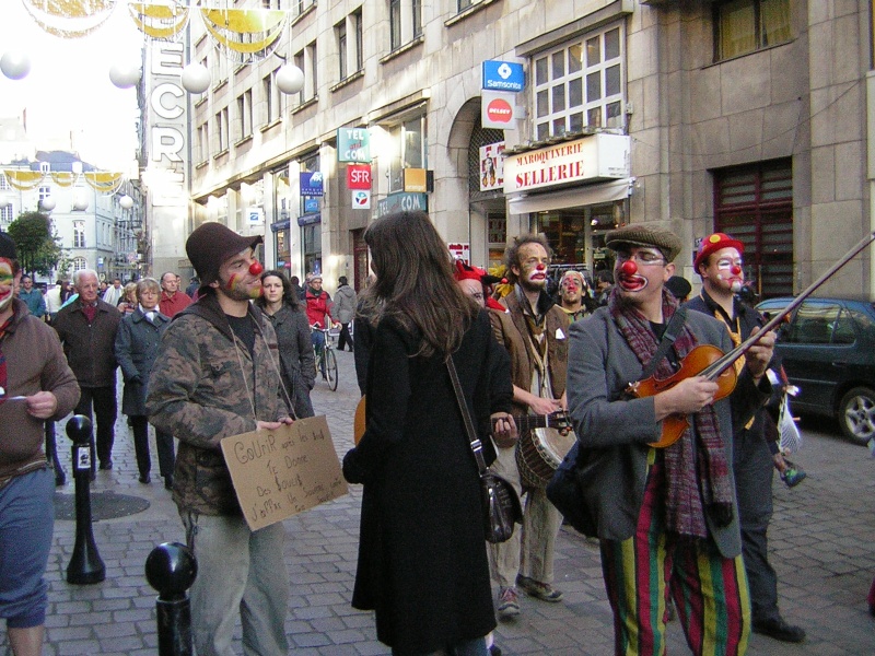 Photos armée des 12 clowns enfin ! De_la_10
