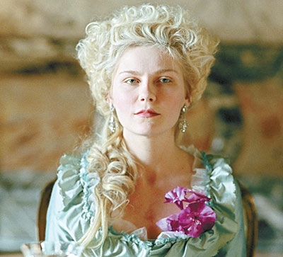 Marie Antoinette, by Sofia Coppola - Page 5 110