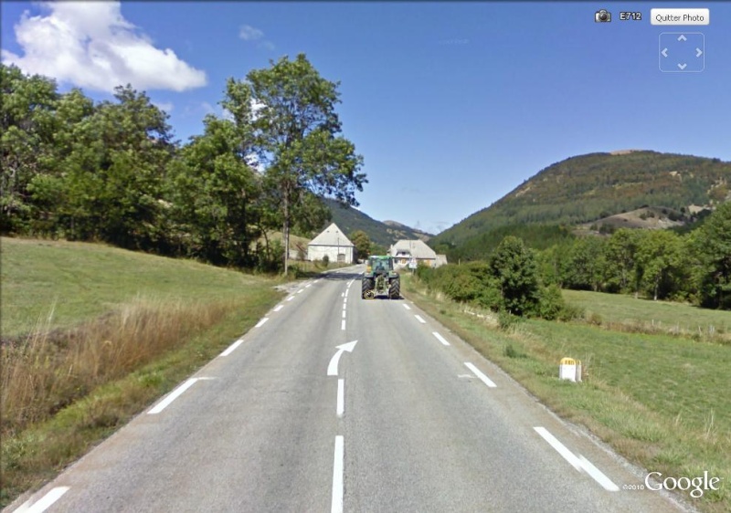 STREET VIEW : la Google car double un tracteur en franchissant la ligne blanche ! Lus_210