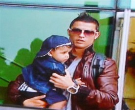 Cristiano Ronaldo Junior [Fils de Cristiano] - Page 22 P1080110