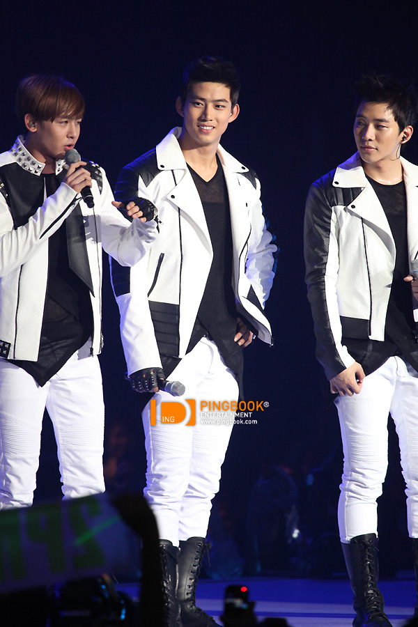 [22.04.11] PD Showtime Kpop Concert de bienfaisance (Thaïlande) 1013