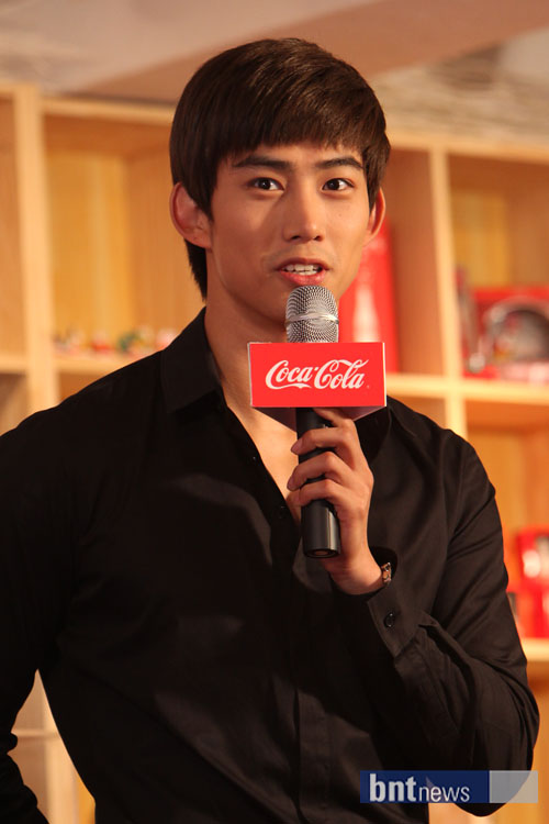 [08.06.11] 2PM au 125e anniversaire de Coca-cola 1160