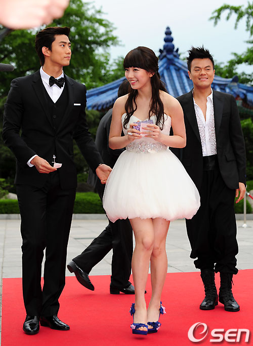 [26.05.11] Beaksang Award 2011 (Taec & JYP) 392