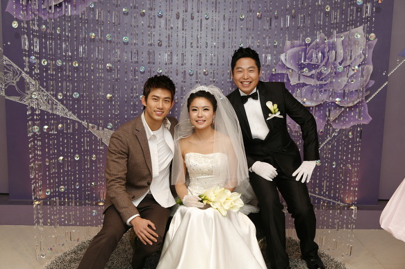 [06.05.11] 2PM au mariage de leur manager Lee Jooseob 453