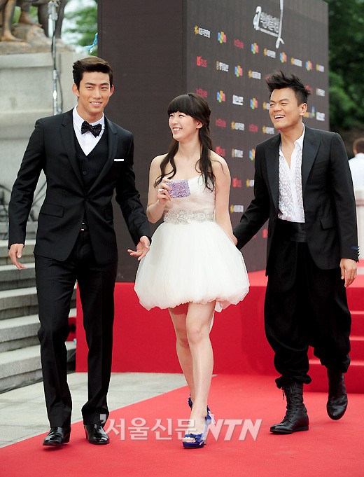 [26.05.11] Beaksang Award 2011 (Taec & JYP) 673