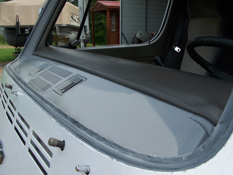 Replacing my 67 windshield 100_4012