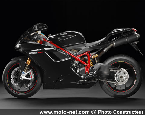 Premières nouveautés Ducati 2011 : du sport et du confort !  Nouvea17