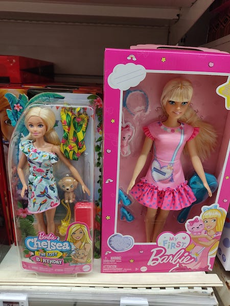 [Barbie] Nouveautés pour la gamme, sorties magasins et rééditions - Page 4 Barbie17