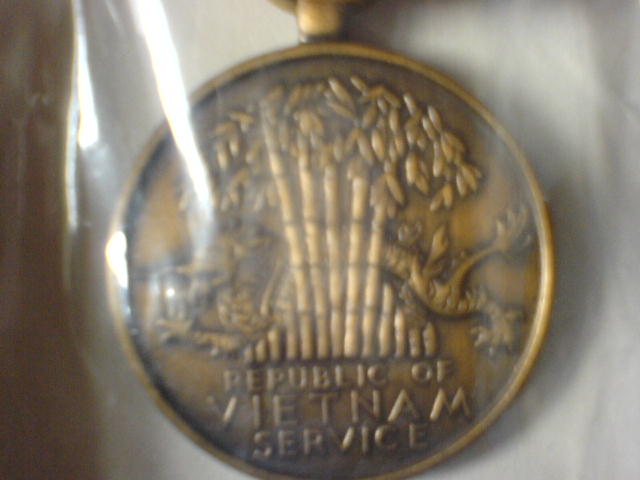 Medal set Vietnam service ,dated 1969. Dsc01869