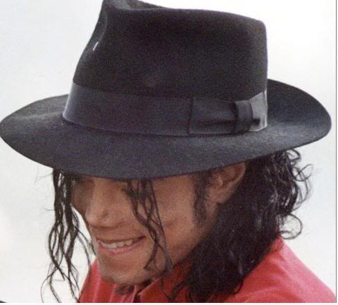 Il sorriso di Michael - Pagina 29 Hatcut10