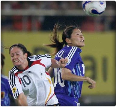 بالفيديو : هدف مارادوني من سيدة يابانية في كأس العالم Japan10