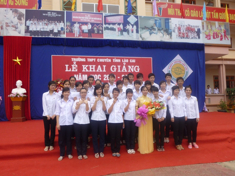 Ảnh khai giảng năm học 2010-2011 P1000911