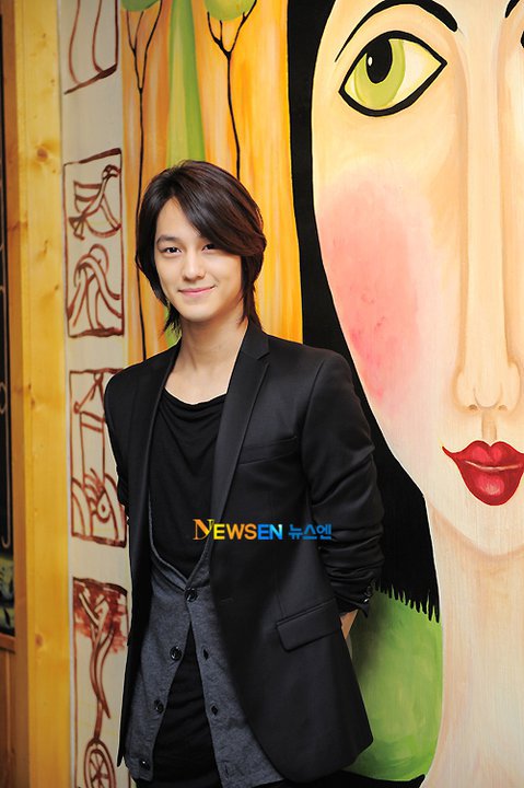 [Photo] Kim Beom at Ring Pang Donut Cafe  25212010