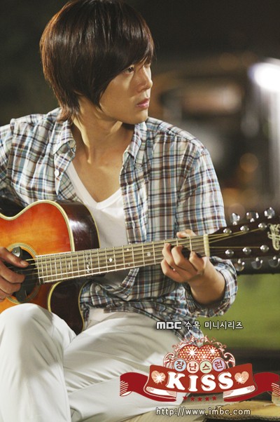 Playful Kiss OST by Kim Hyun Joong receive feverish response “One More Time” Guitar13