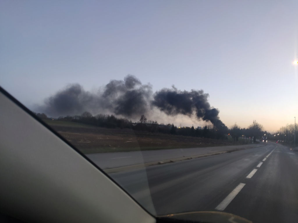 Incendie dans un entrepôt de l'Aveyron, 900 tonnes de batteries de lithium ont brûlé Img_2021