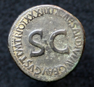 Le médailler de Caligula de Lugdunum - Page 4 Img_7925