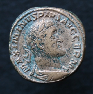 Le médailler de Caligula de Lugdunum - Page 6 Img_8216