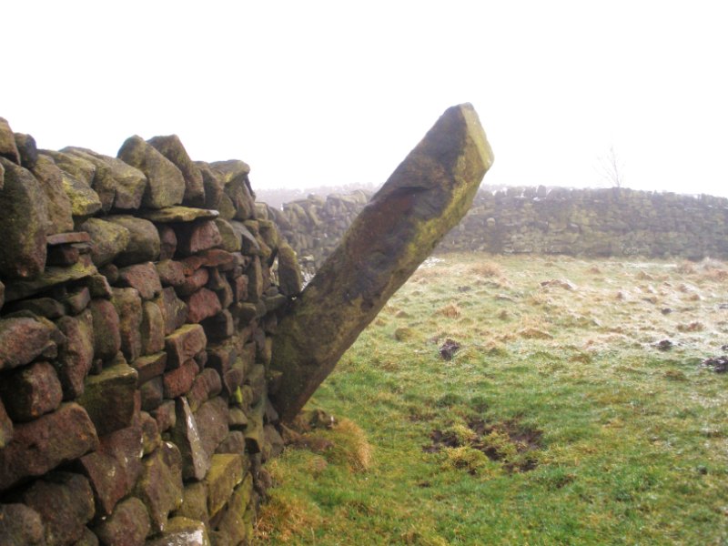 POLE STOOP STANDING STONE or HANGING STONE P2211310