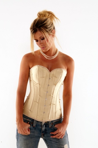 Help! Attempting to learn about corsets Gold-n11
