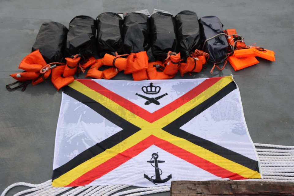 La Marine saisit 210 Kg de cocaïne Https_12