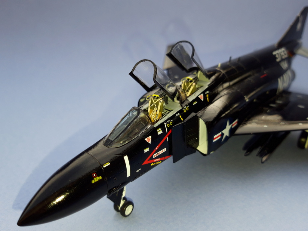 [VITRINE" Voler c'est mieux en double"] - Phantom II  F-4J 1/72 Hasegawa VX-4  20210543