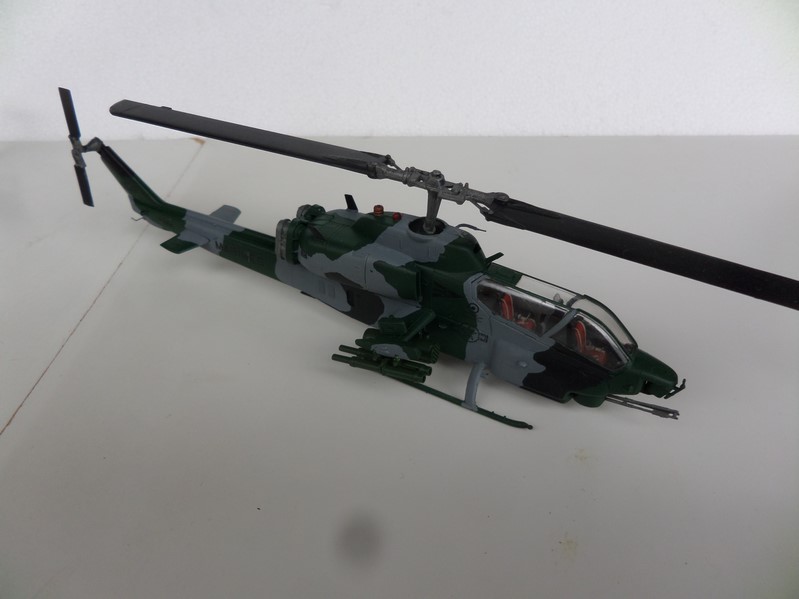 [Italeri] AH1W  duo de Cobra Sam_9231