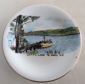 Royal Grafton souvenir dish 011-ro10