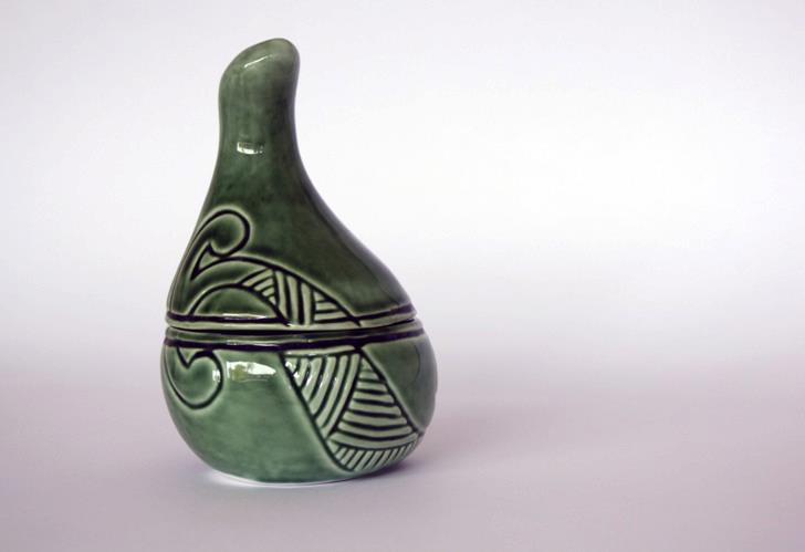 Studio Ceramics Kiwiwana and Maori themed ware  Maori_10
