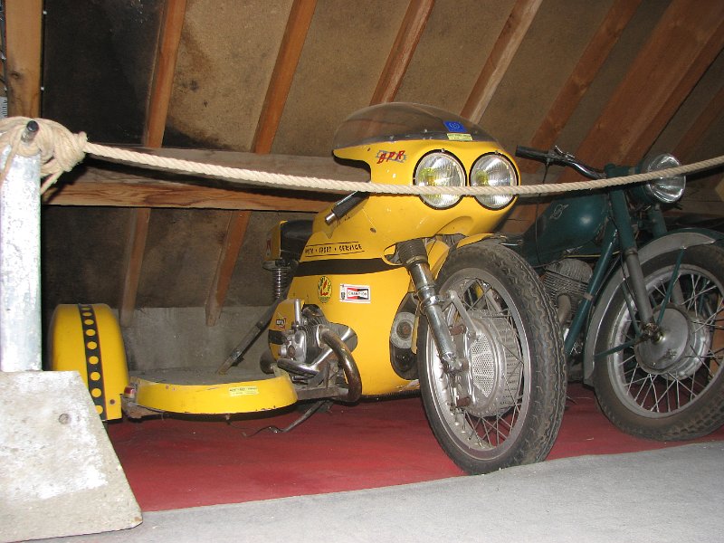 Savigny-lès-Beaune. Le musée moto du château  53_jfi10