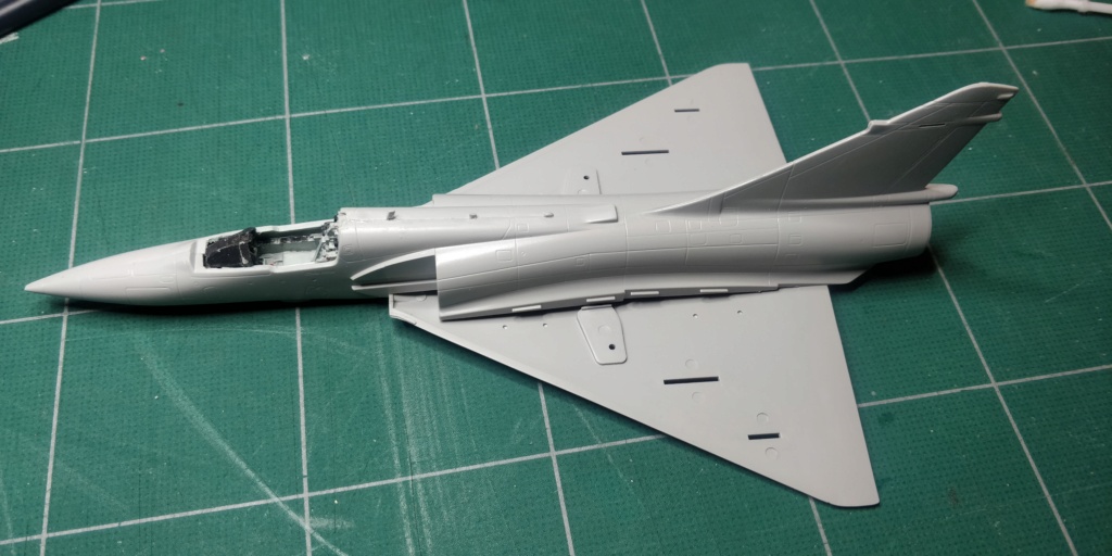 [GB Guerre du Golf] Mirage 2000C Italeri 1/72 - Page 2 Img_1002