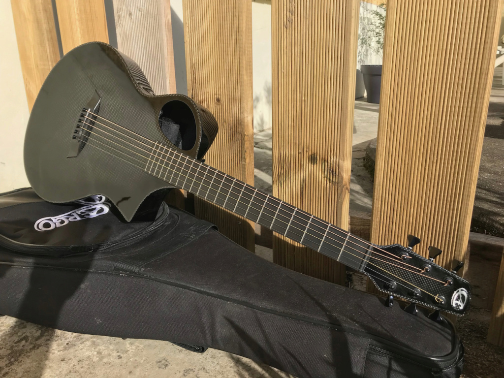 VENDUE Composite acoustic Cargo travel guitar 211