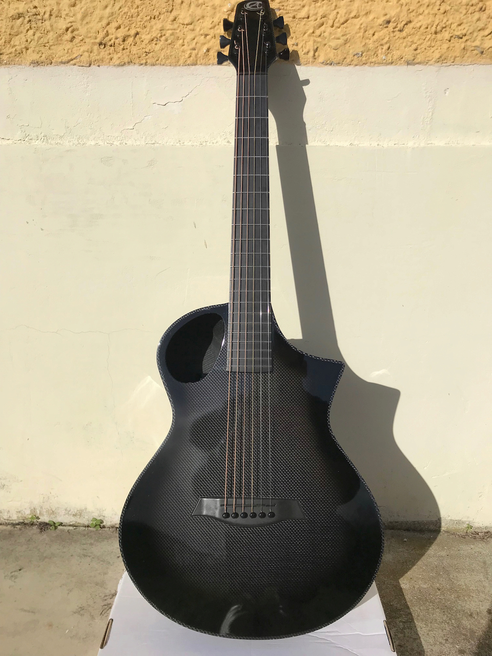 VENDUE Composite acoustic Cargo travel guitar 410