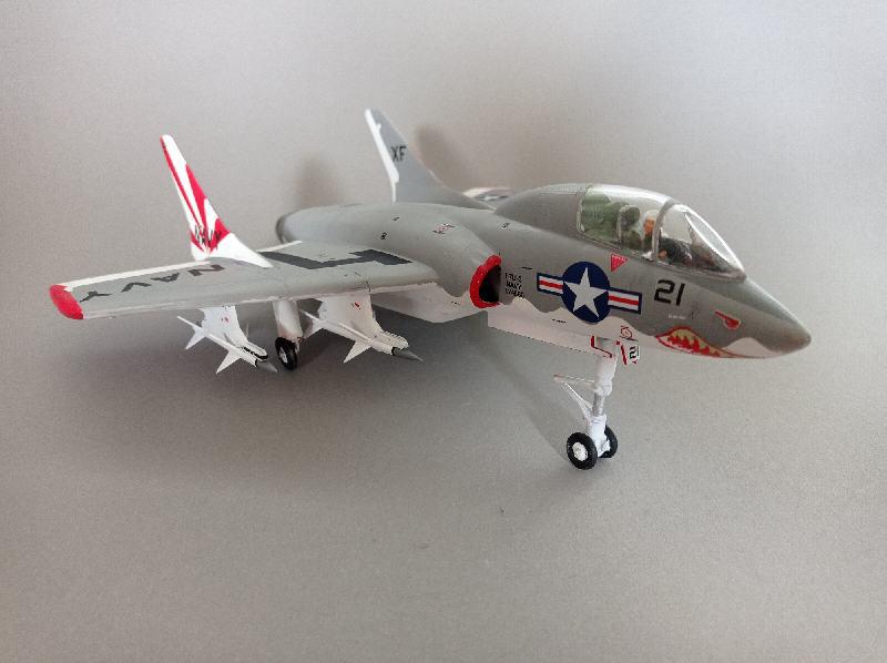 F-7U3 Cutlass in 1:60 von Revell F7_02410