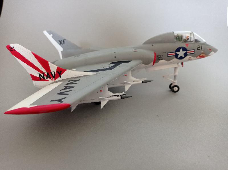 F-7U3 Cutlass in 1:60 von Revell F7_02910