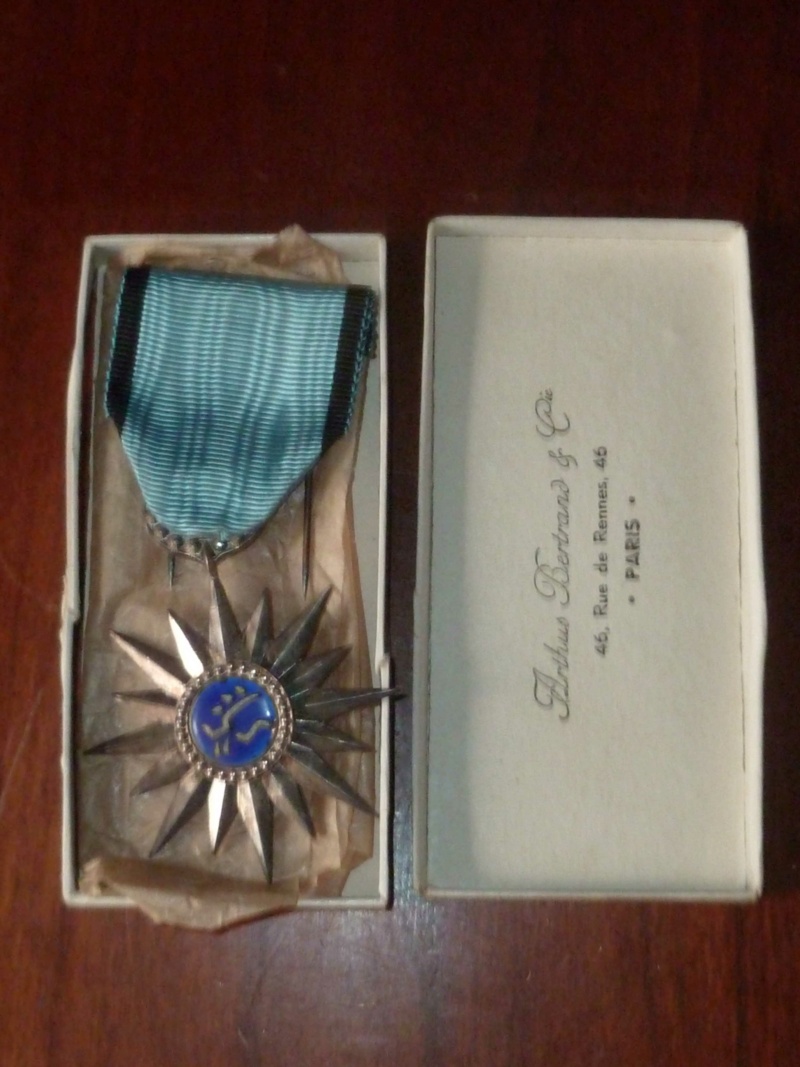Médaille mérite Thaï avec les diplômes du récipiendaire - VENDU P1160224