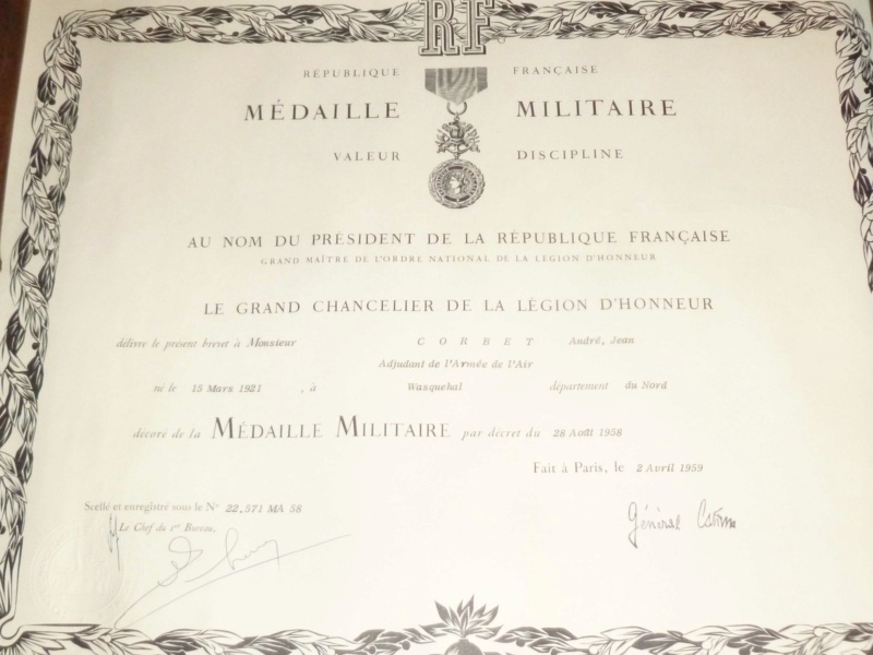 Médaille mérite Thaï avec les diplômes du récipiendaire - VENDU P1160232